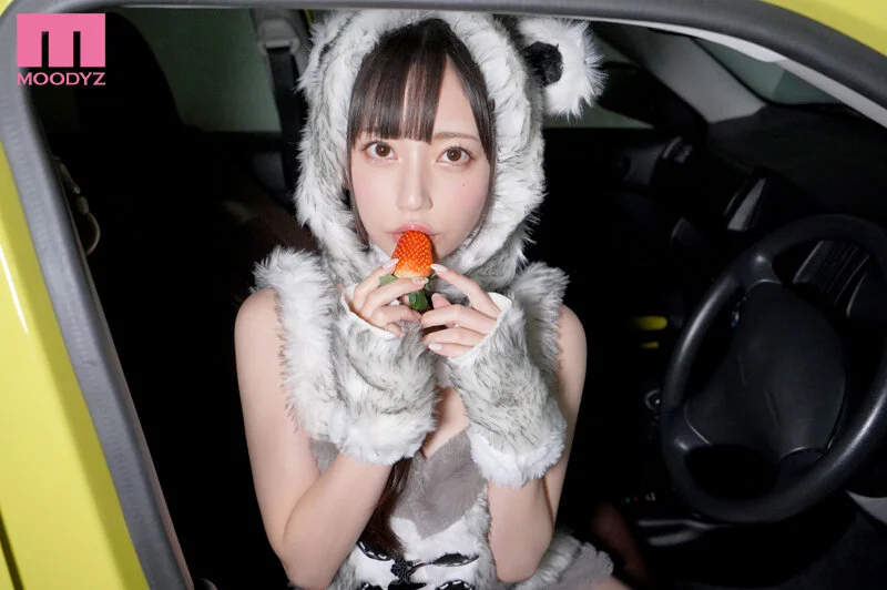 従順な男性の胸元を完膚なきまで蹂躙！いたずら好きな女性による容赦ない手技と、甘美な舌使いの愛撫で意識