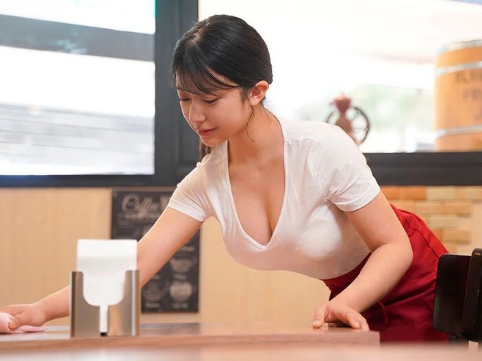【川越にこ】終電後、店長との相部屋で揺れる関係