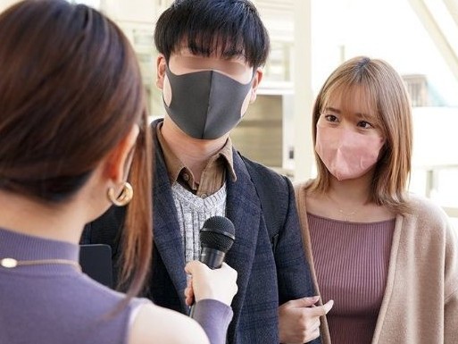 ミラーゲームの罰ゲームで若妻たちが大胆挑戦6